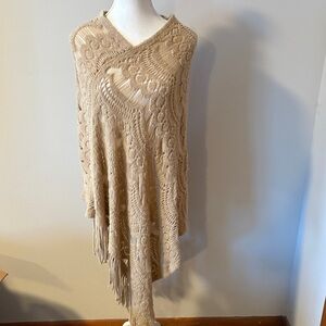 Coeur DE Vague Boho Tan Lace Knit Poncho with Fringe. Size Medium